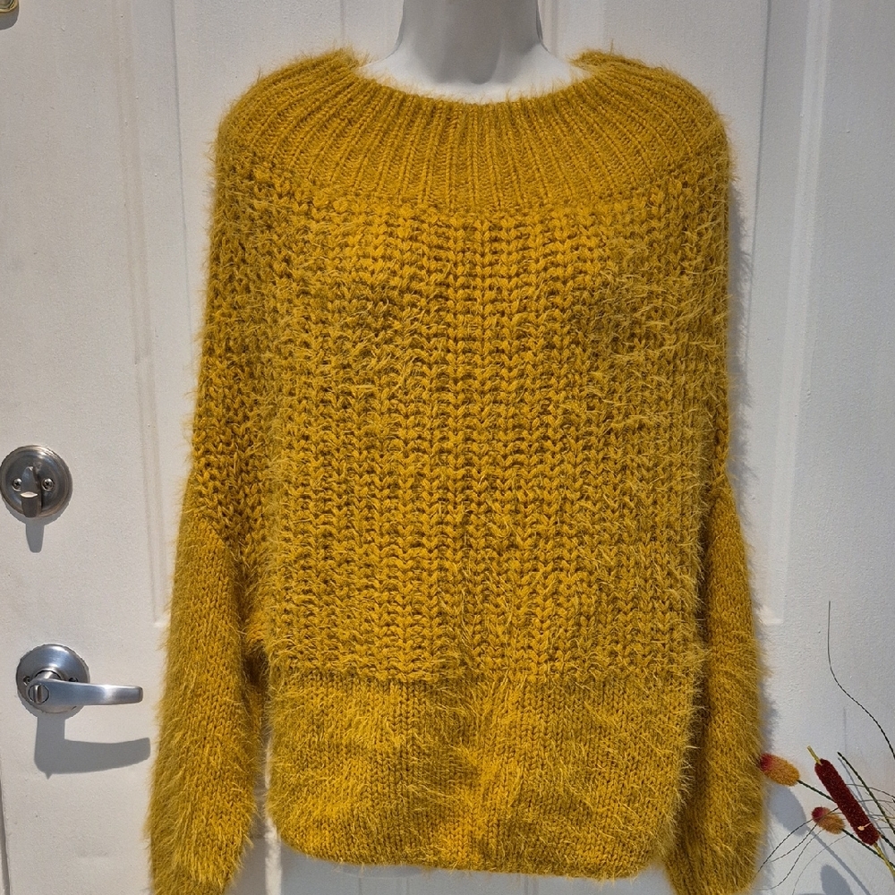 Cozy Bluivy Mustard Yellow Soft Fuzzy Raglan Sleeve Women's Sweater. Sz S